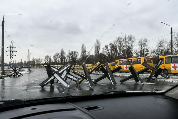 Anti-tank obstacles known as Czech hedgehogs block a street near a convoy of buses in the Ukrainian city of Zaporizhzhia, 6 March 2022. (Photo by Ukrinform/Alamy) Anti-tank obstacles known as Czech hedgehogs in the Ukrainian city of Zaporizhzhia