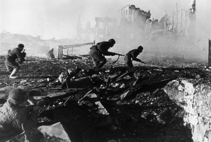 Stalingrad Attack 1941: Red Army troops storming an apartment block amidst the ruins of war-torn Stalingrad during World War II. (Photo by Georgi Zelma/Slava Katamidze Collection/Getty Images)