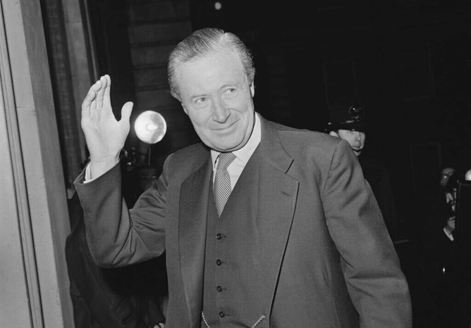 Duncan Sandys Duncan Sandys, Minister of Defence and Winston Churchill’s son-in-law